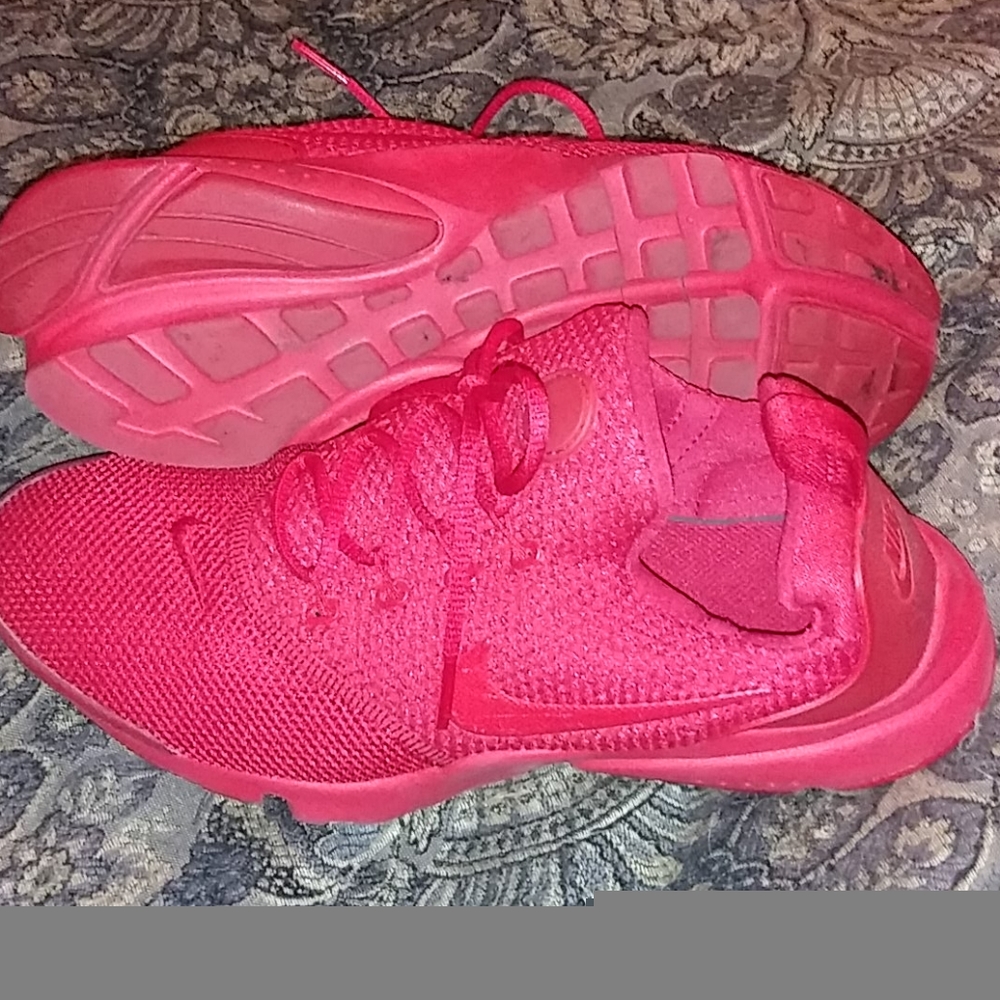 Nike Presto Fly tennis shoes